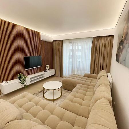 Luxury Wellness&Spa Bukares Bagian luar foto