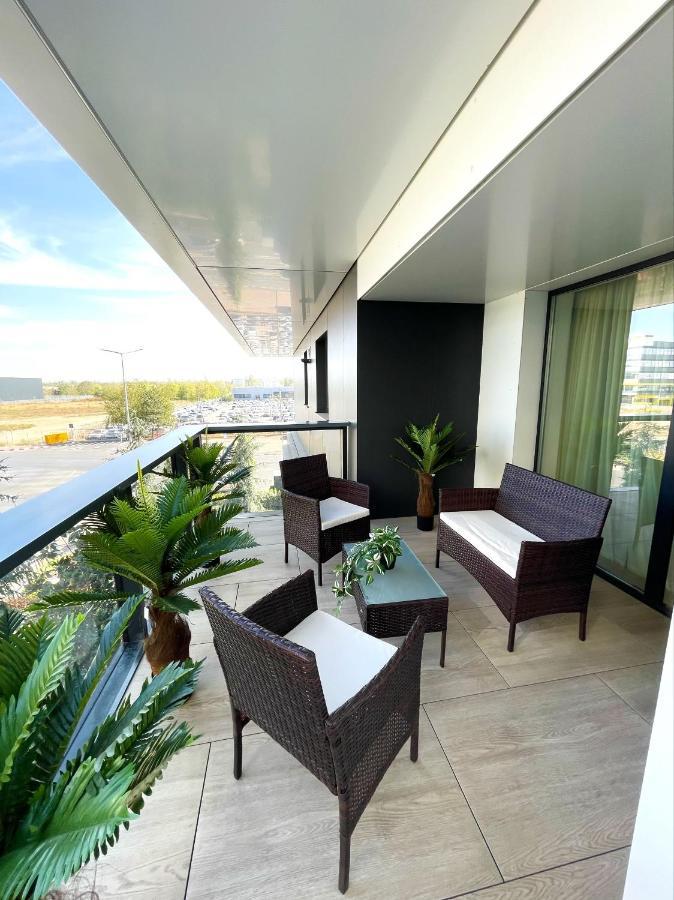 Luxury Wellness&Spa Bukares Bagian luar foto